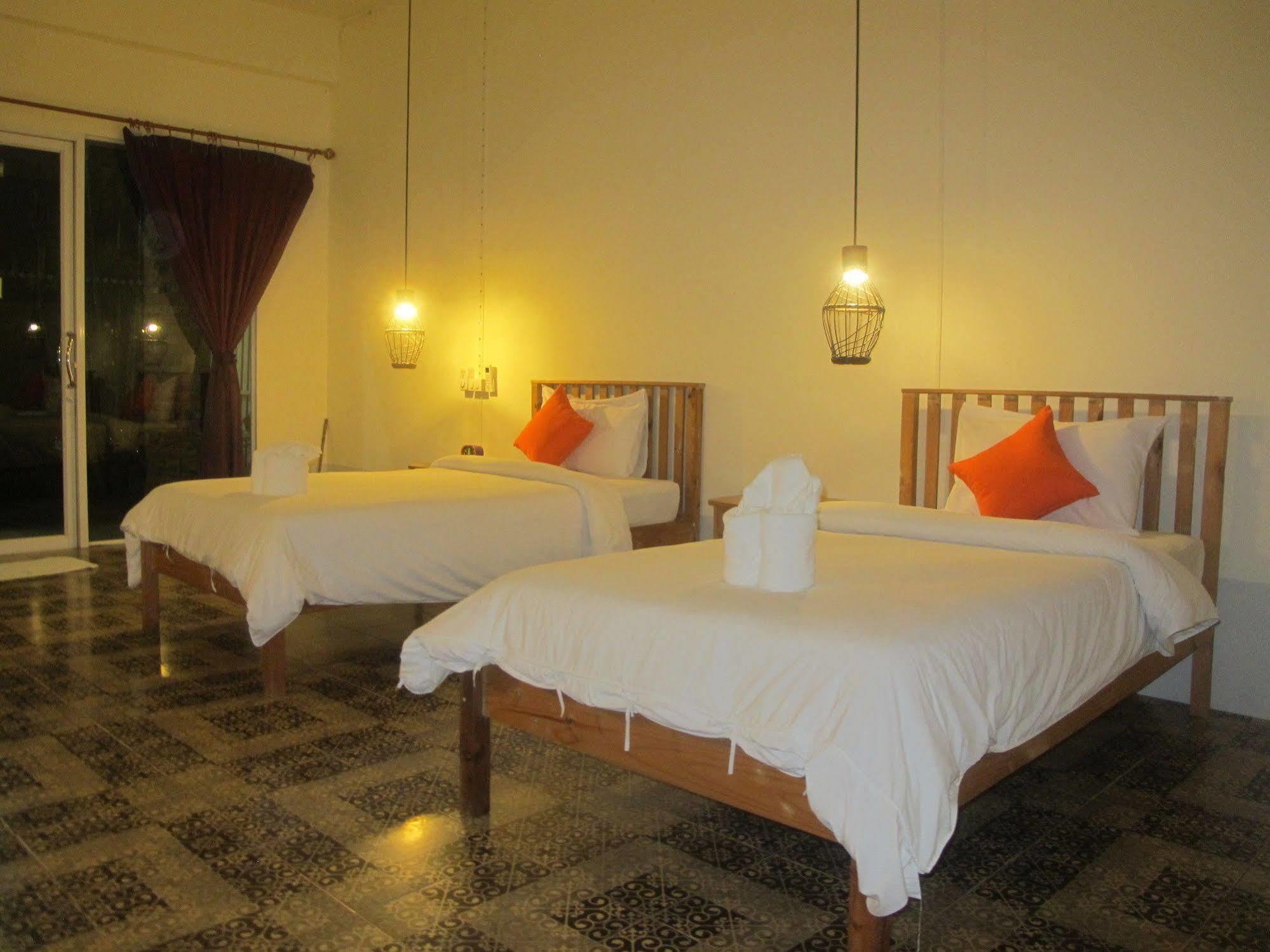 Sunshine Inn Resort Khao Lak Exterior photo